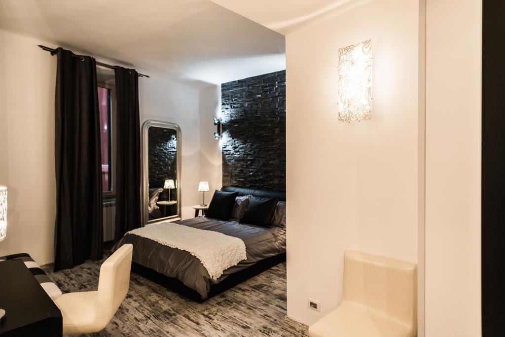 Trevi & Pantheon Luxury Rooms Рим Номер фото
